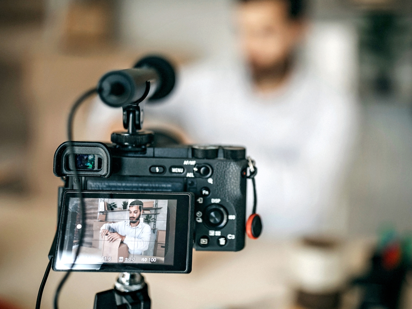 邦达跨境TikTok红人合作服务,基于用户兴趣图谱筛选垂直领域达人,构建内容共创体系,通过短视频完播热点与评论诉求分析,指导场景化种草内容创作,助力品牌打造可持续的跨境电商内容生态与长效增长