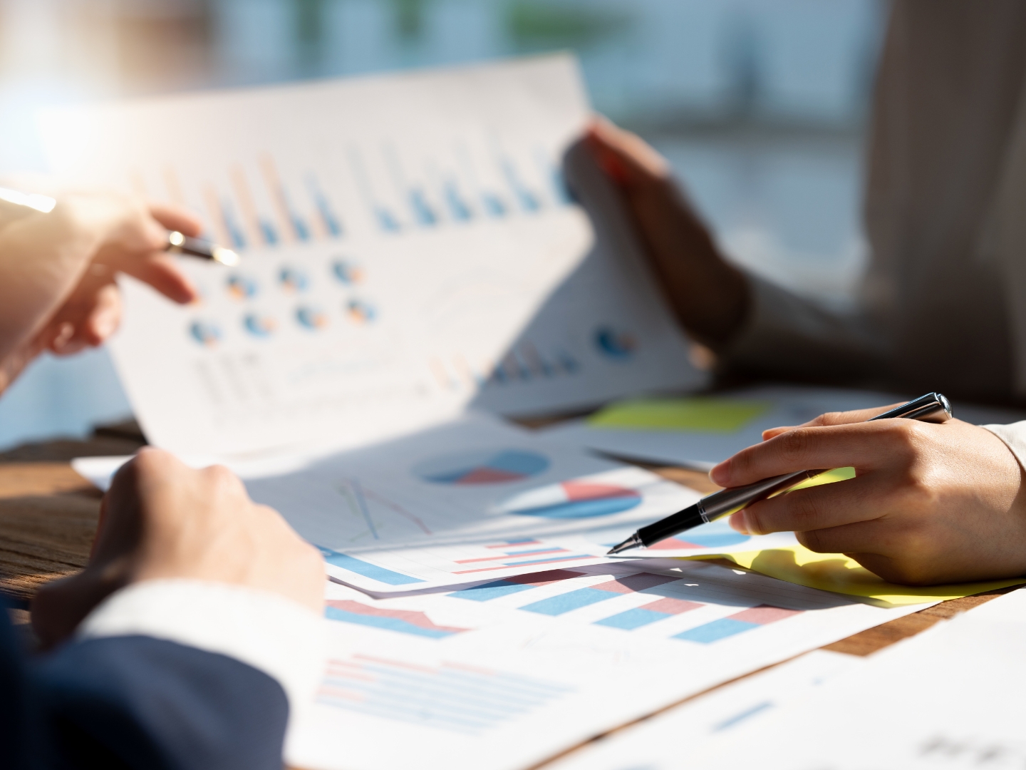 邦达跨境TikTok生态数据驱动选品服务,追踪热门标签与用户行为,分析爆款商品数据、评论情绪及竞品流量趋势,构建动态选品模型,助力卖家挖掘高潜品类,实现货盘优化与数据决策闭环